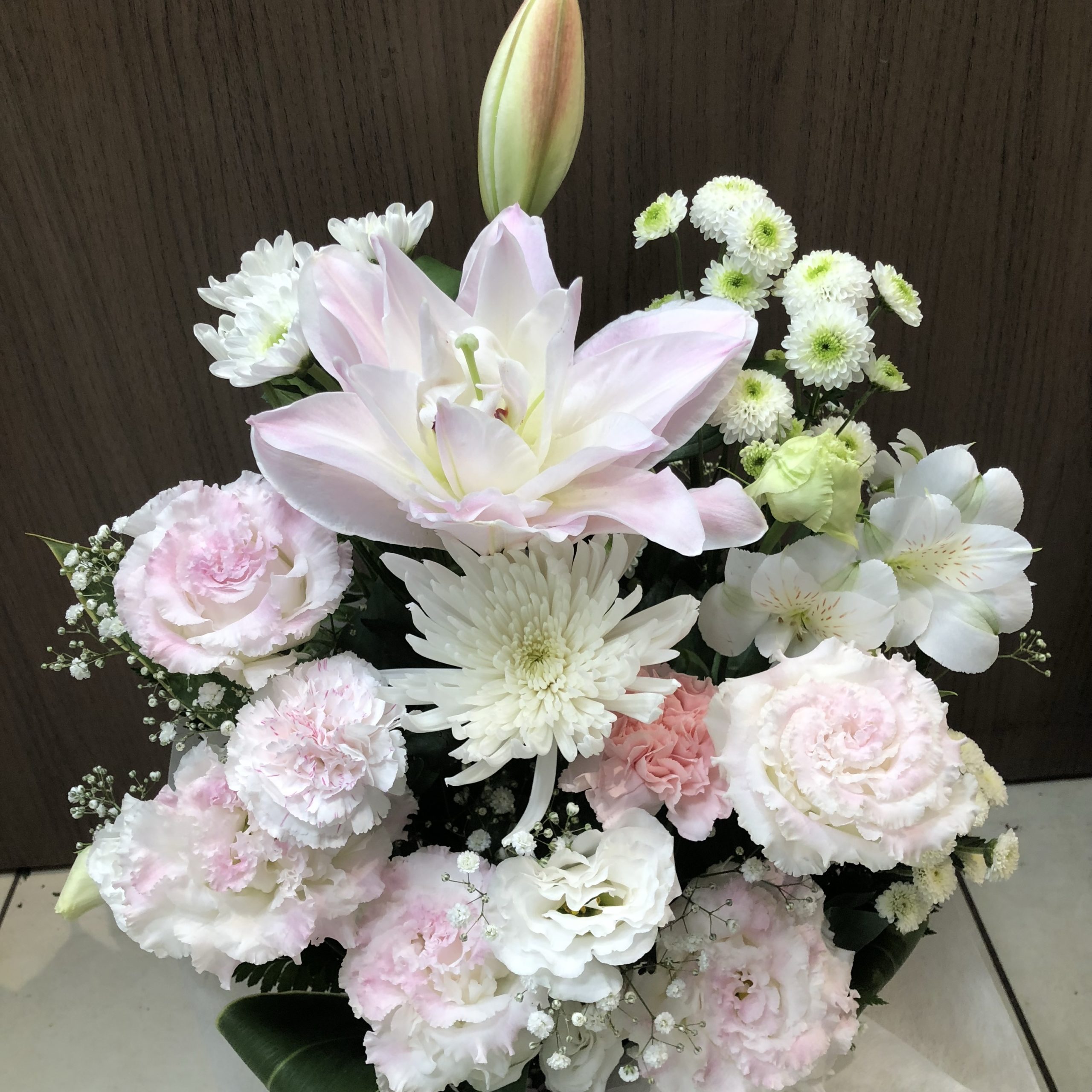 白＋淡いピンク供花